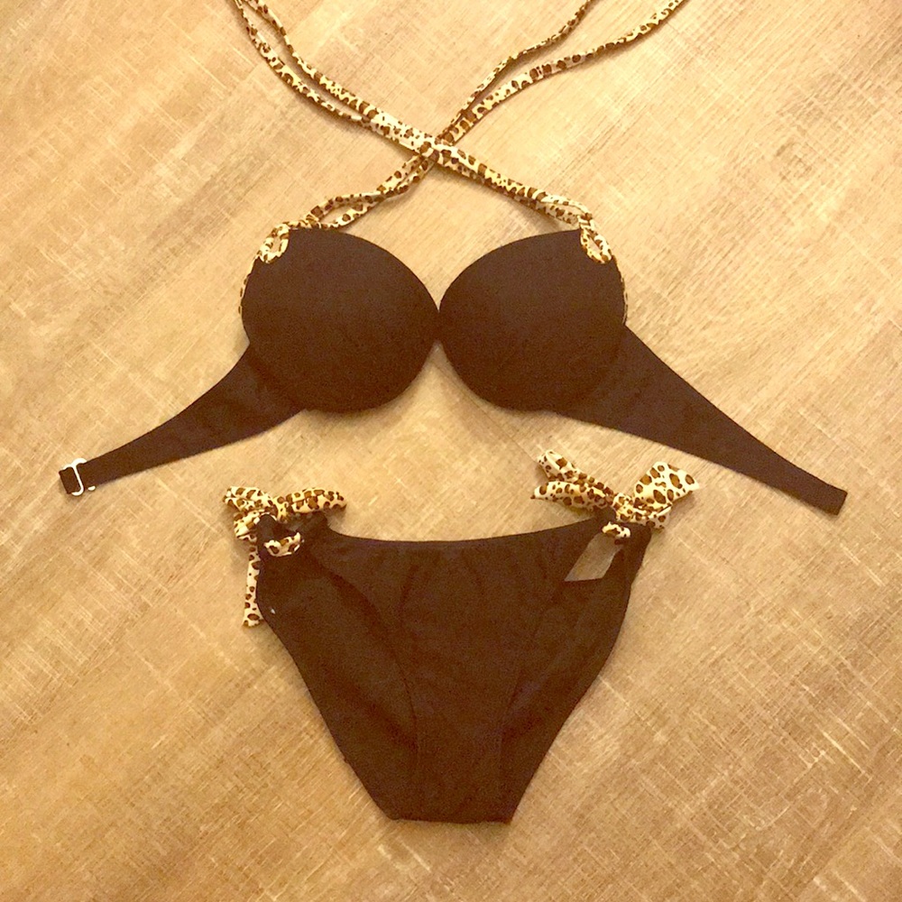 Black bikini